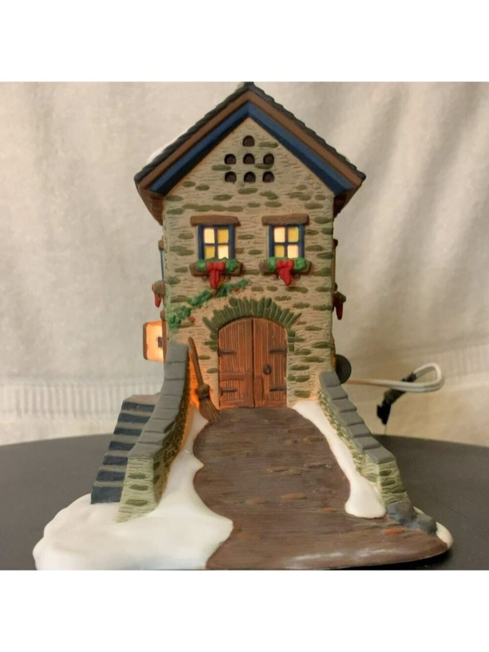 Dept 56 The Maltings Dickens Village Lighted Christmas Building From 1995 - Picture 7 of 9
